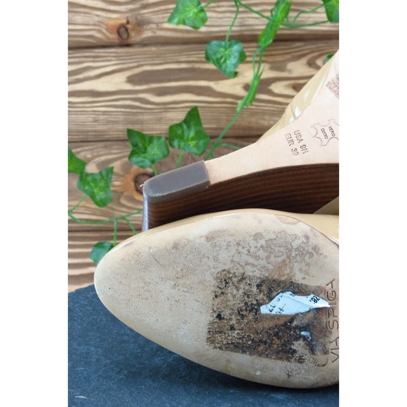 Via Spiga Size 9 M Beige Almond Toe Wedge Patent Leather Women - Picture 6 of 7